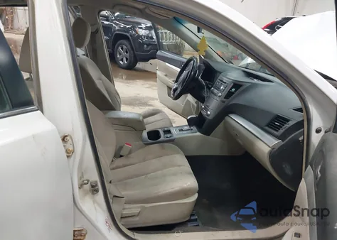 2013 Subaru Legacy 2.5I Premium из США, поврежденный, VIN 4S3BMBC69D3034693